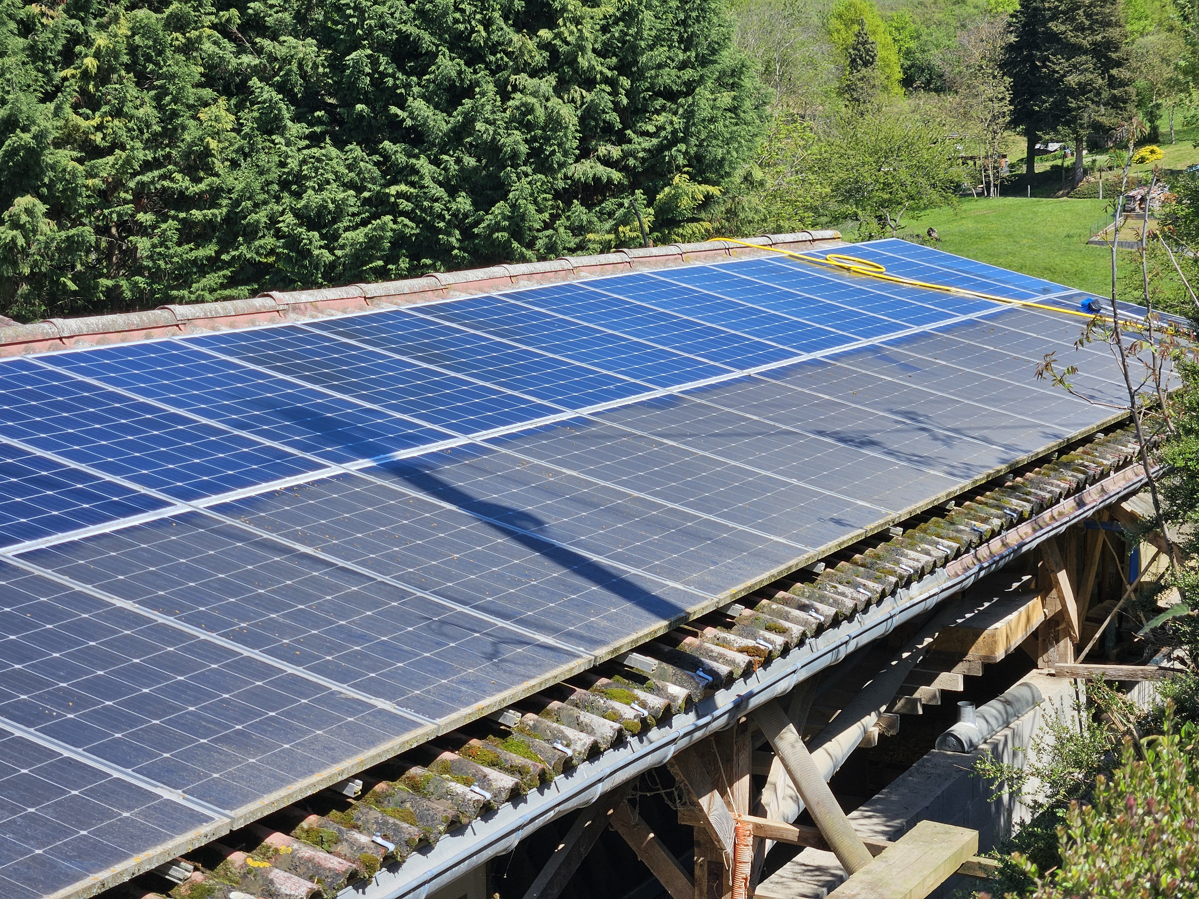 Avant après nettoyage de panneaux solaires